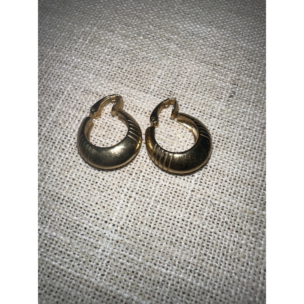 Vintage 1980s Chunky Gold Tone Clip On Hoop Earrings Ribbed Retro Statement